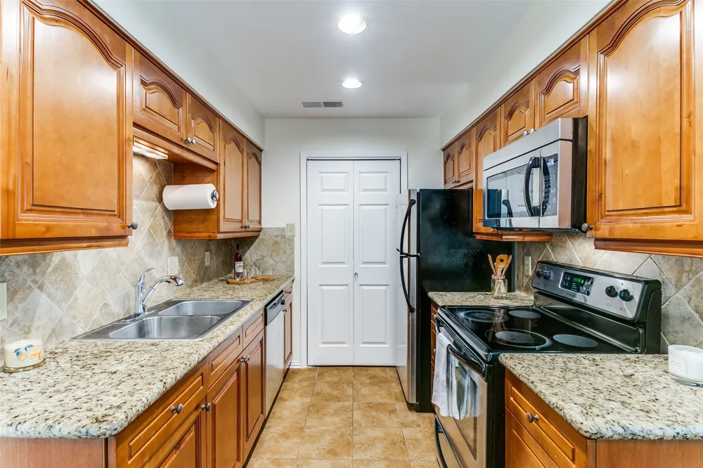 5765 Cedar Creek Drive Benbrook, TX 76109