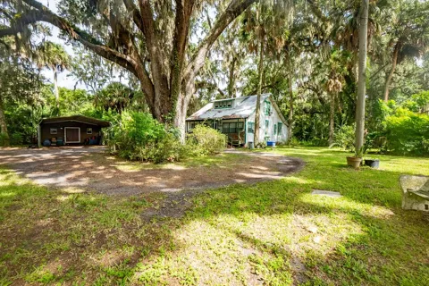 104 W LOUIS BROER ROAD