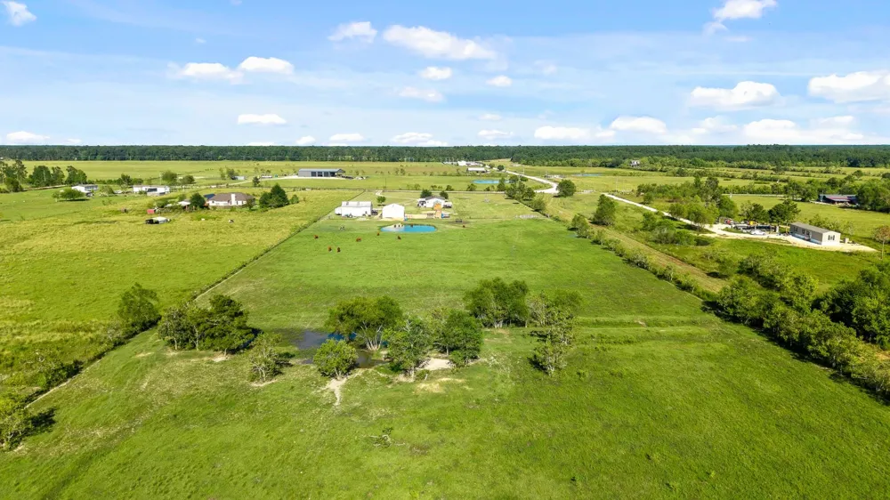 734 County Road 3011 Dayton, TX 77535