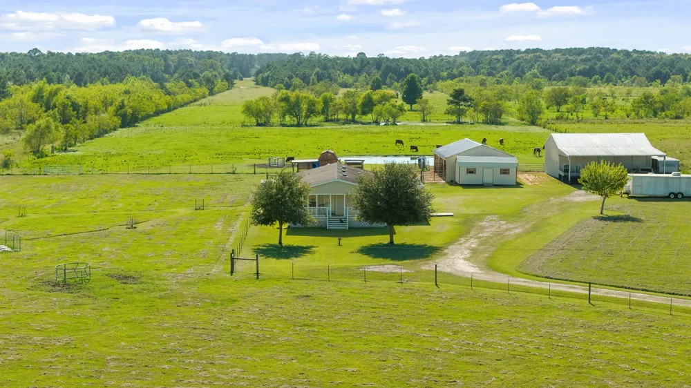 734 County Road 3011 Dayton, TX 77535