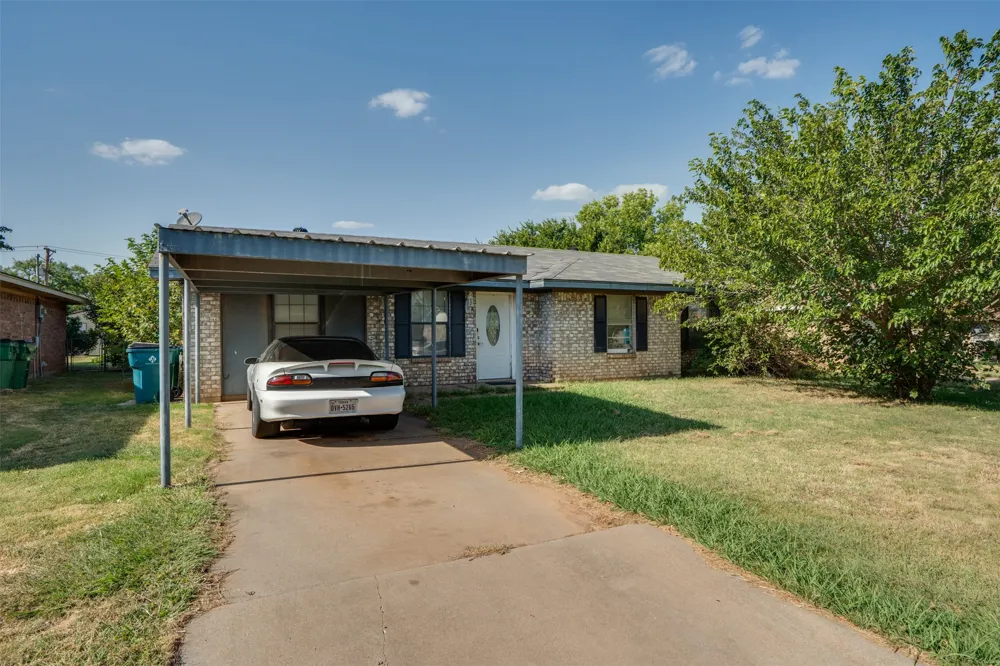 1308 Mockingbird Street Iowa Park, TX 76367