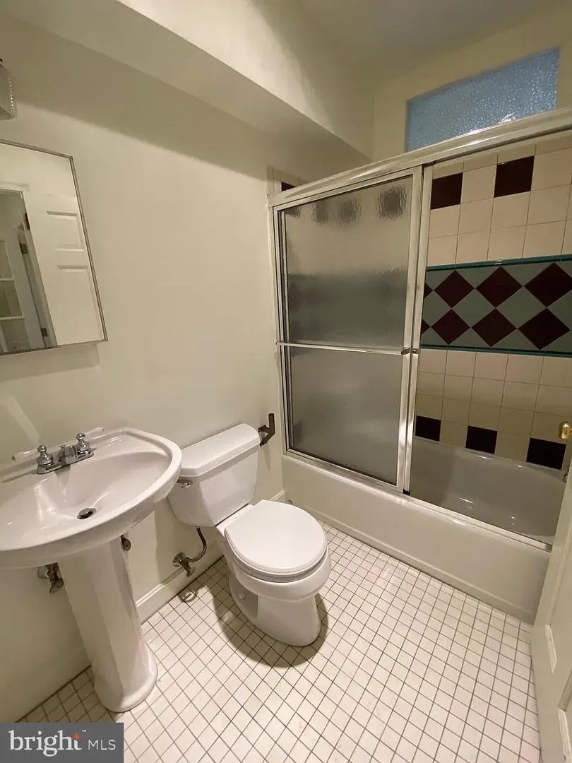 706 2ND STREET #A Philadelphia, PA 19123