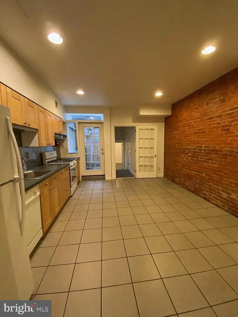706 2ND STREET #A Philadelphia, PA 19123