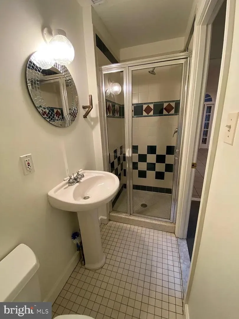 706 2ND STREET #A Philadelphia, PA 19123