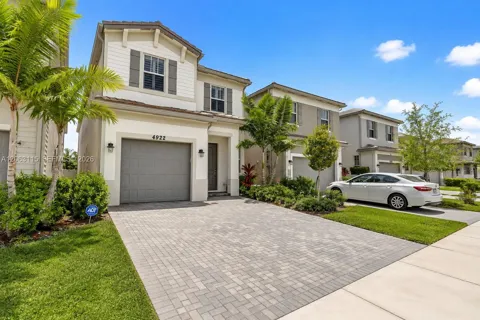 4922 NW 48th Ter #4922