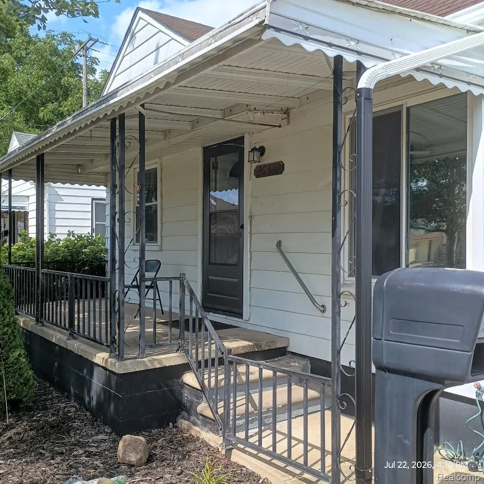 25880 Groveland Street Roseville City, MI 48066