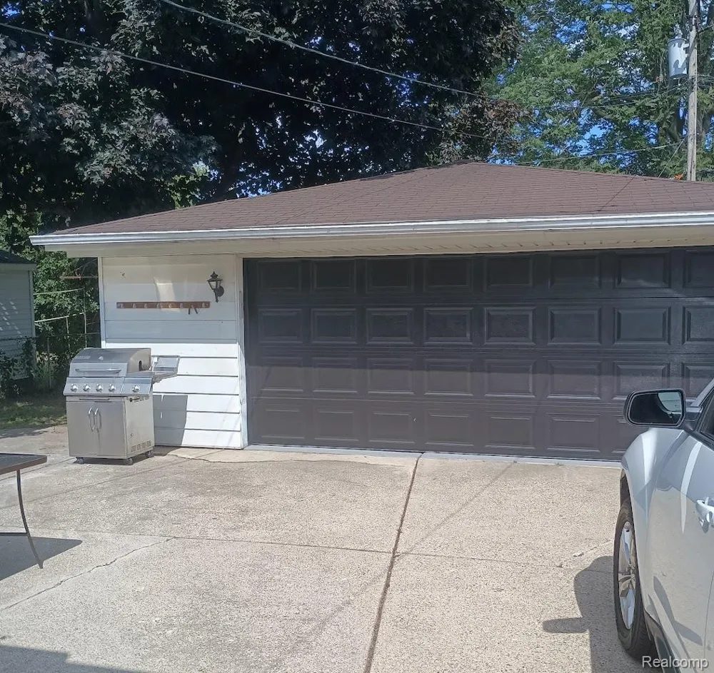 25880 Groveland Street Roseville City, MI 48066