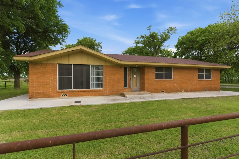 2199 Illinois Street Rhome, TX 76078