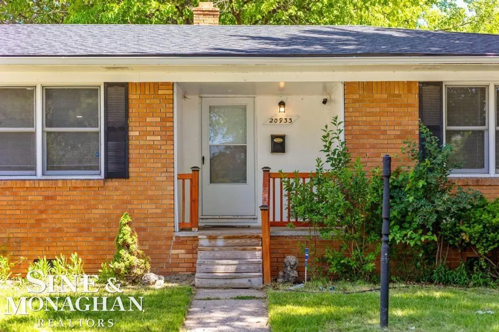 20933 Ridgemont Road Harper Woods City, MI 48225