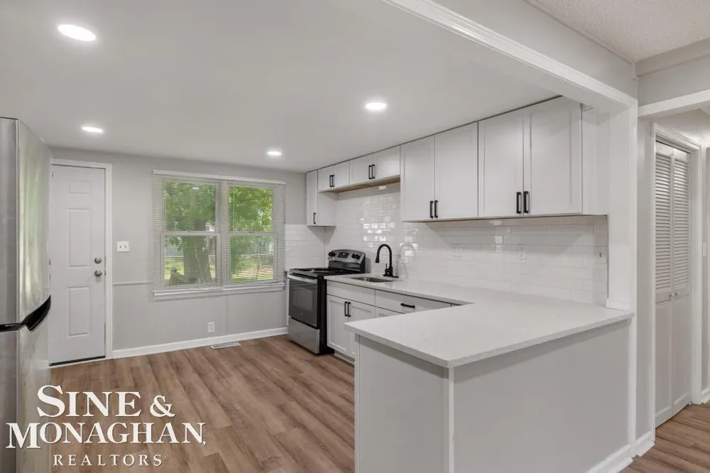 20933 Ridgemont Road Harper Woods City, MI 48225