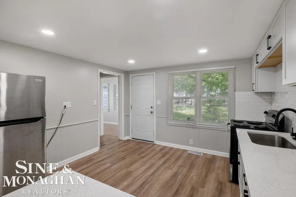 20933 Ridgemont Road Harper Woods City, MI 48225