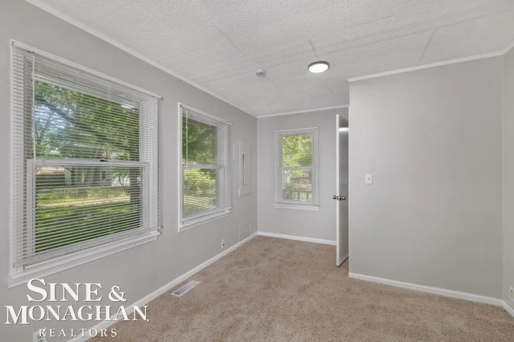 20933 Ridgemont Road Harper Woods City, MI 48225