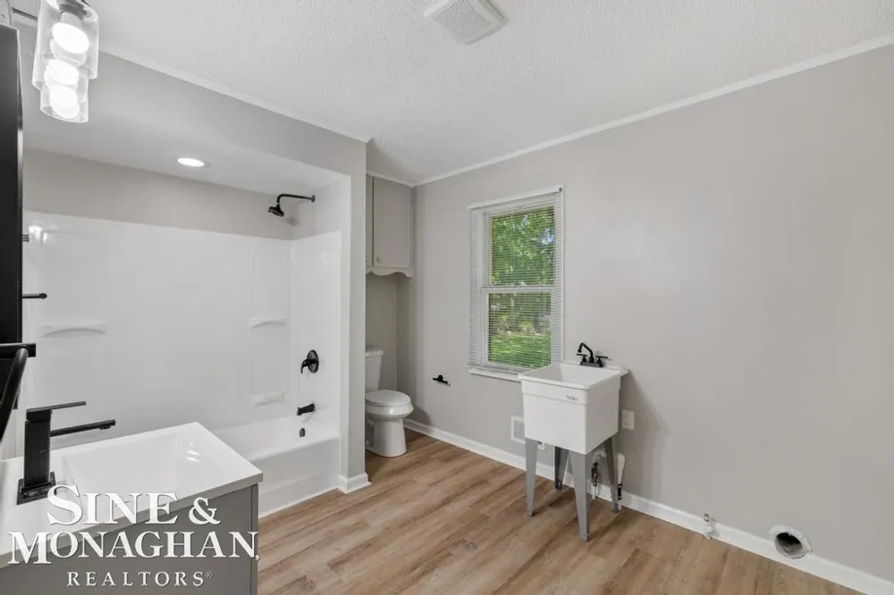 20933 Ridgemont Road Harper Woods City, MI 48225