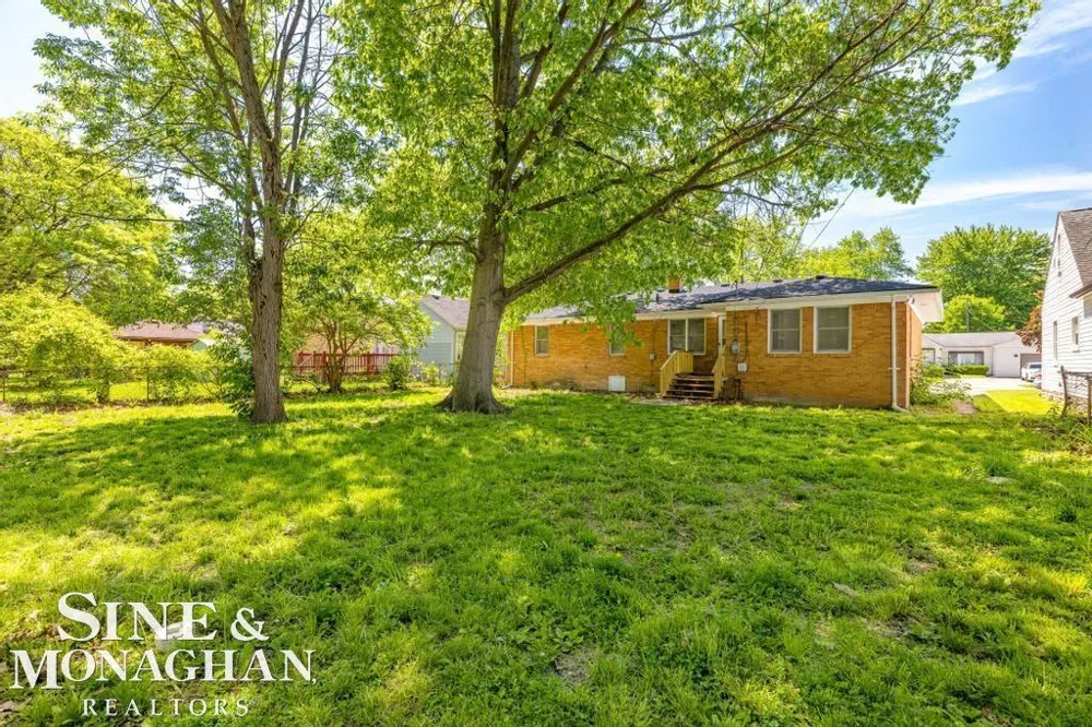 20933 Ridgemont Road Harper Woods City, MI 48225