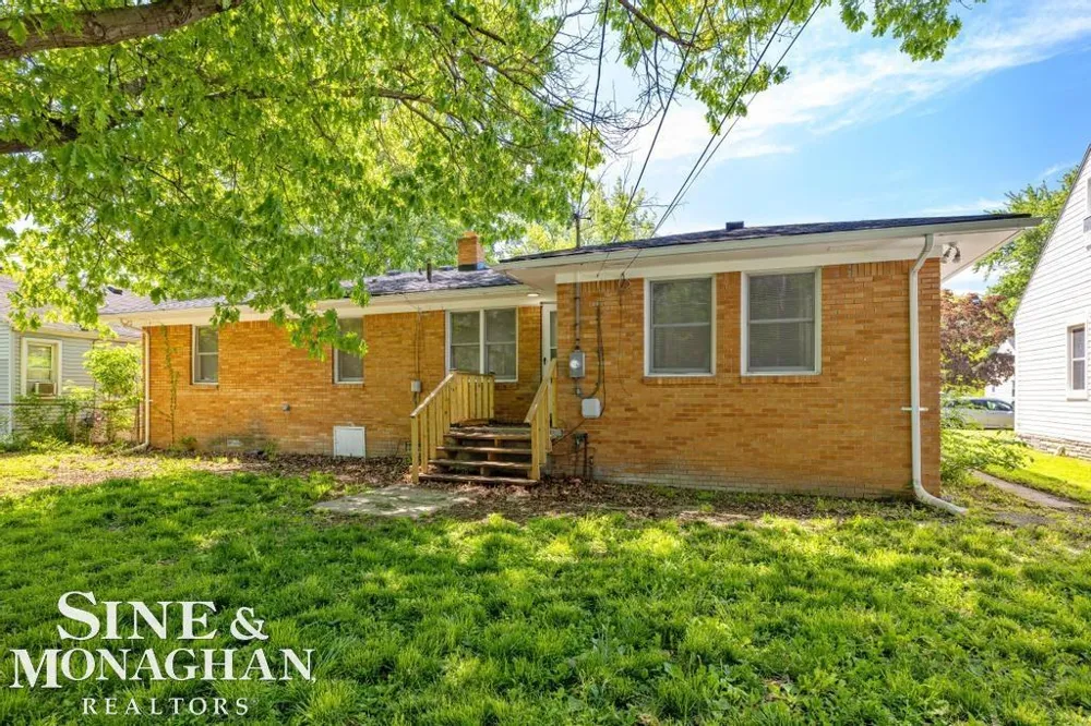 20933 Ridgemont Road Harper Woods City, MI 48225