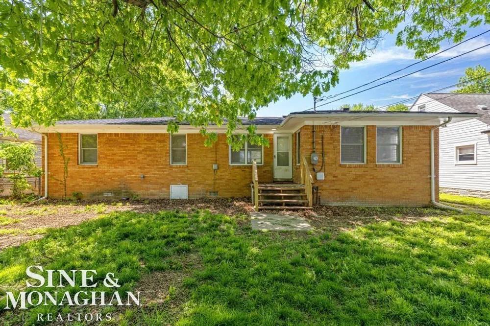 20933 Ridgemont Road Harper Woods City, MI 48225