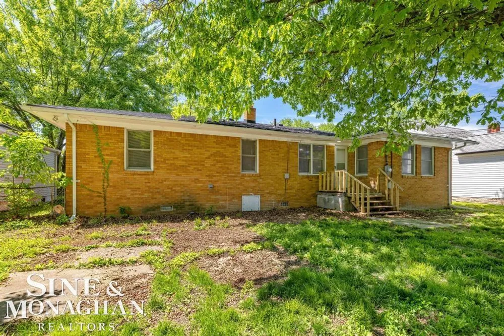 20933 Ridgemont Road Harper Woods City, MI 48225