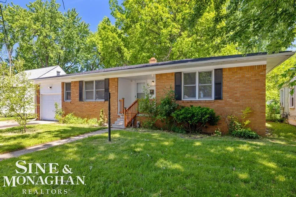 20933 Ridgemont Road Harper Woods City, MI 48225