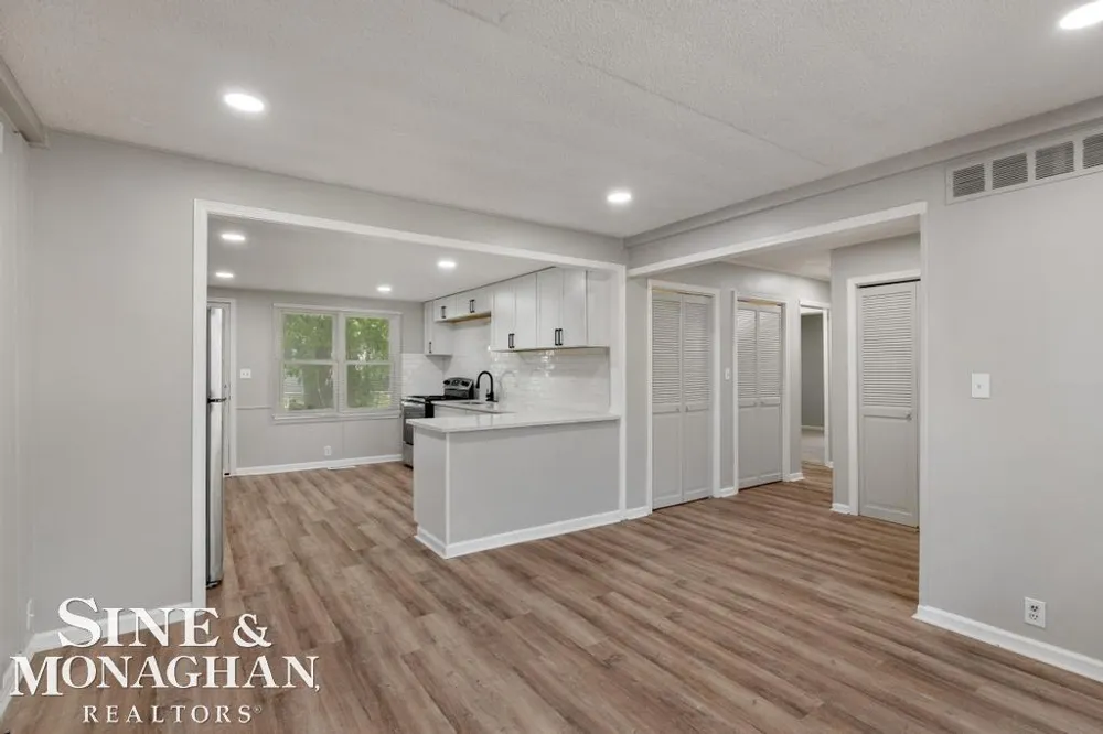20933 Ridgemont Road Harper Woods City, MI 48225