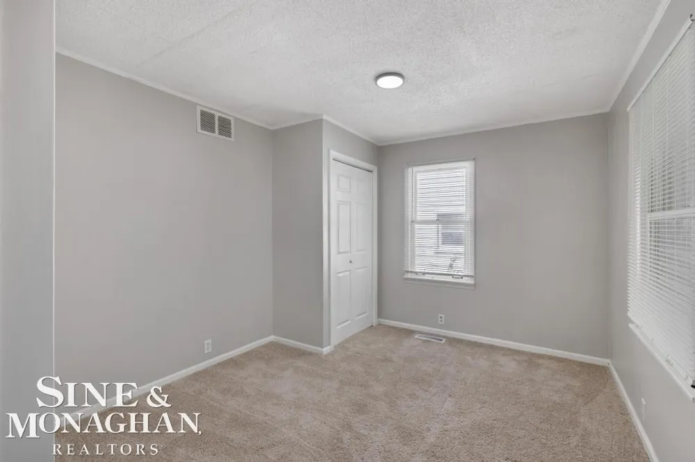 20933 Ridgemont Road Harper Woods City, MI 48225