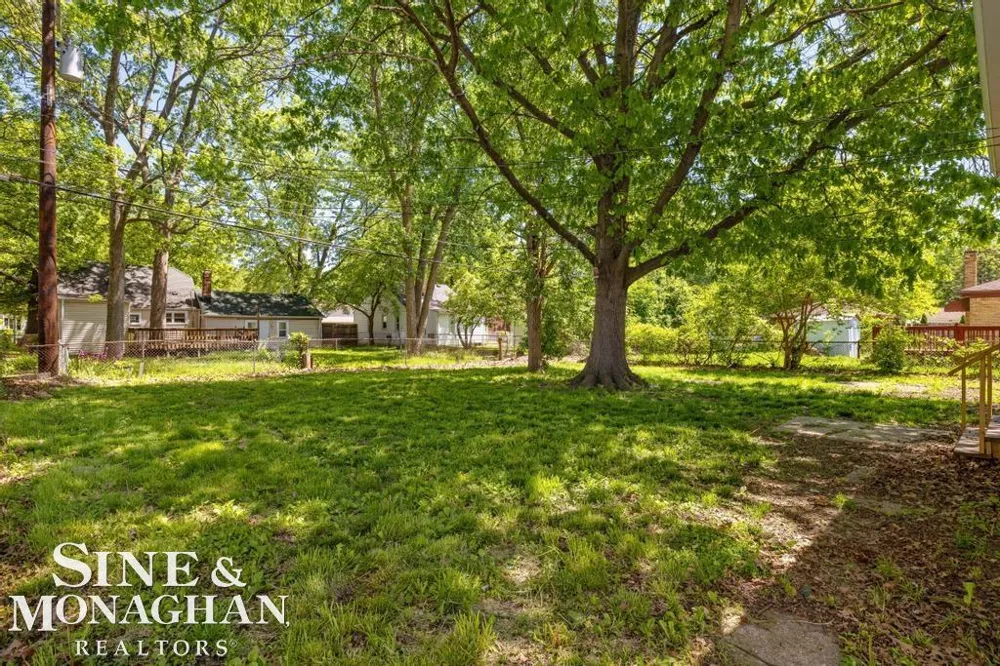 20933 Ridgemont Road Harper Woods City, MI 48225