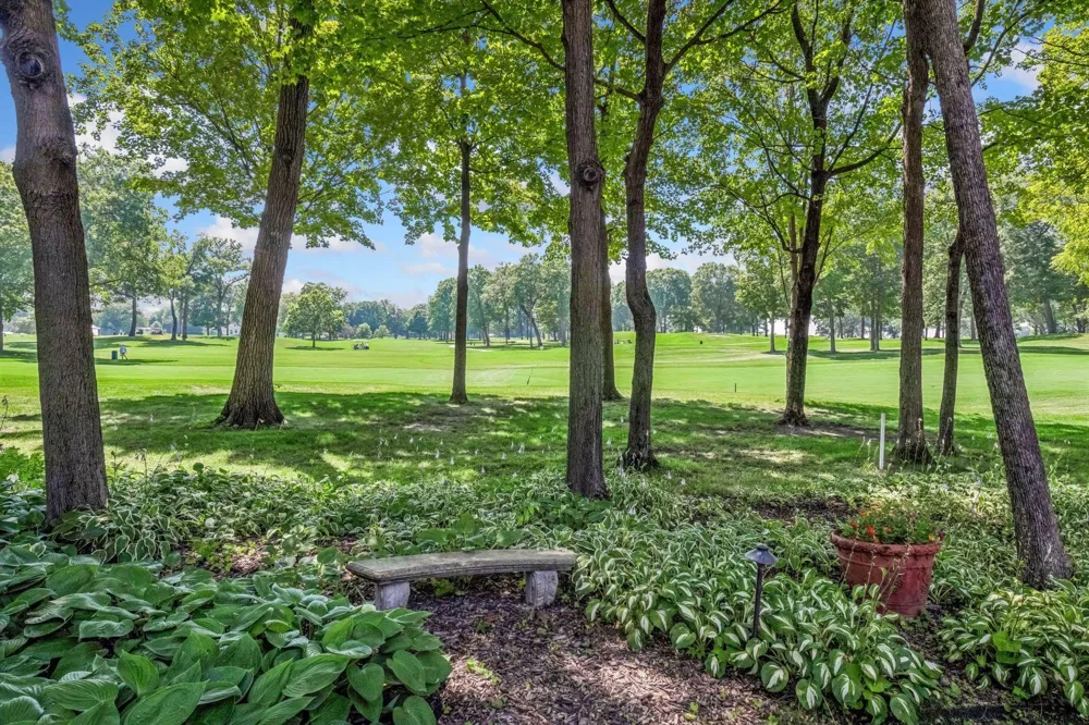 2890 Autumn Woods Drive Chaska, MN 55318