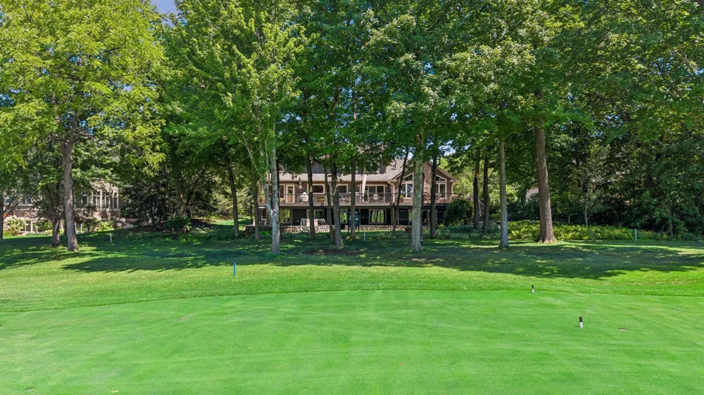 2890 Autumn Woods Drive Chaska, MN 55318