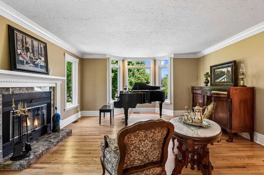 2890 Autumn Woods Drive Chaska, MN 55318