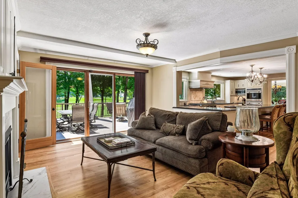 2890 Autumn Woods Drive Chaska, MN 55318