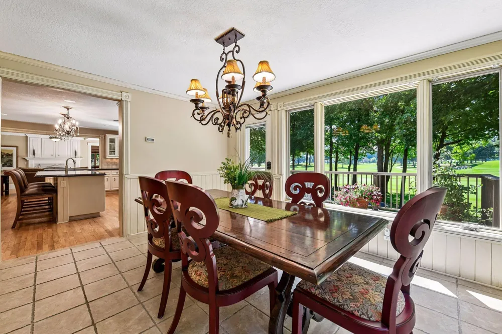 2890 Autumn Woods Drive Chaska, MN 55318