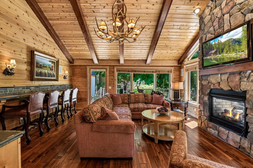 2890 Autumn Woods Drive Chaska, MN 55318