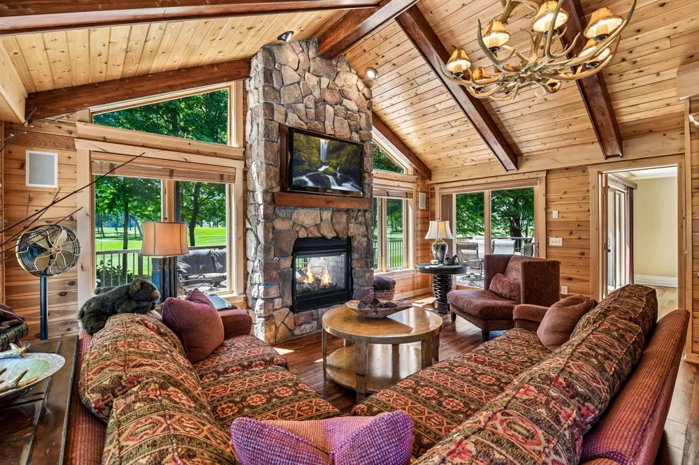 2890 Autumn Woods Drive Chaska, MN 55318