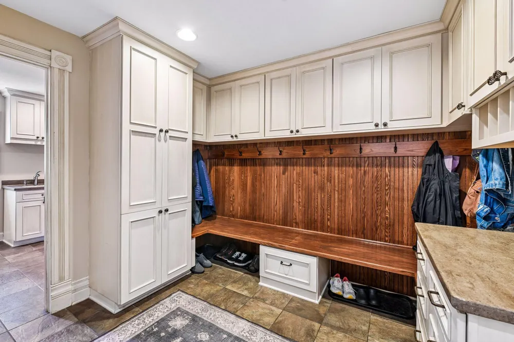 2890 Autumn Woods Drive Chaska, MN 55318