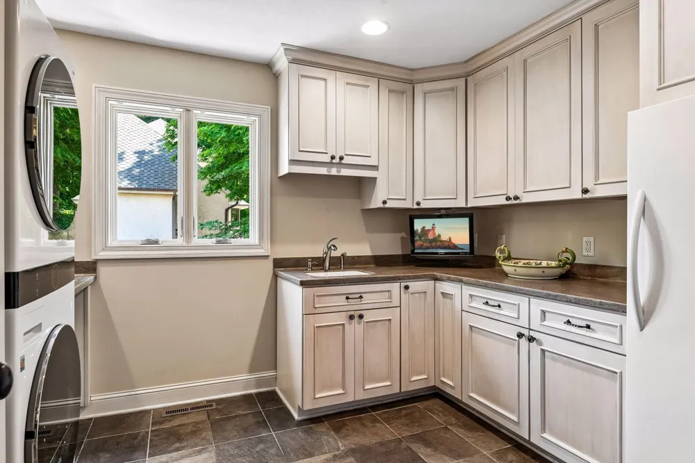 2890 Autumn Woods Drive Chaska, MN 55318