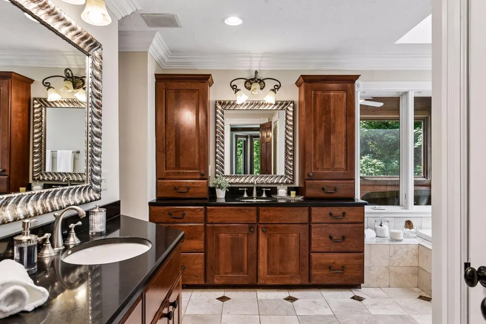 2890 Autumn Woods Drive Chaska, MN 55318