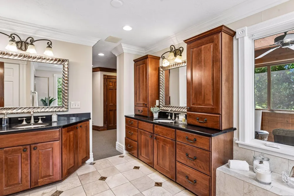 2890 Autumn Woods Drive Chaska, MN 55318