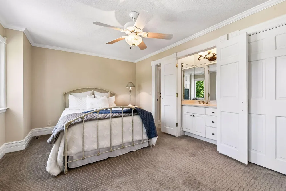 2890 Autumn Woods Drive Chaska, MN 55318