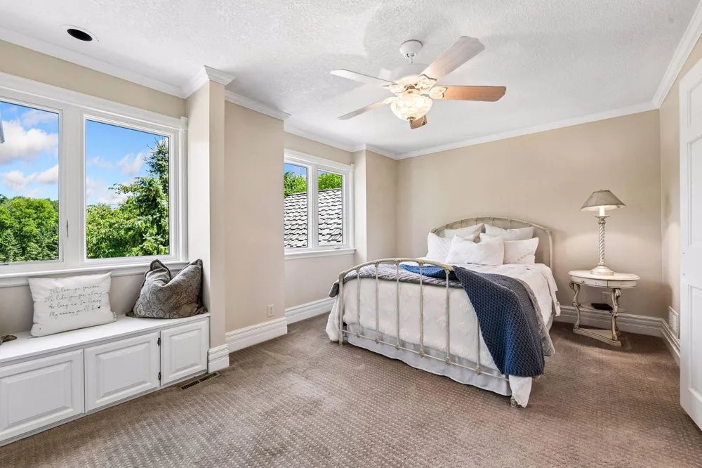 2890 Autumn Woods Drive Chaska, MN 55318