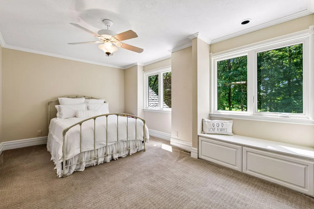 2890 Autumn Woods Drive Chaska, MN 55318