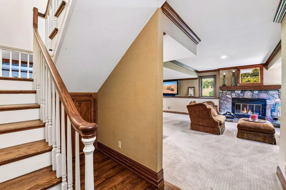 2890 Autumn Woods Drive Chaska, MN 55318