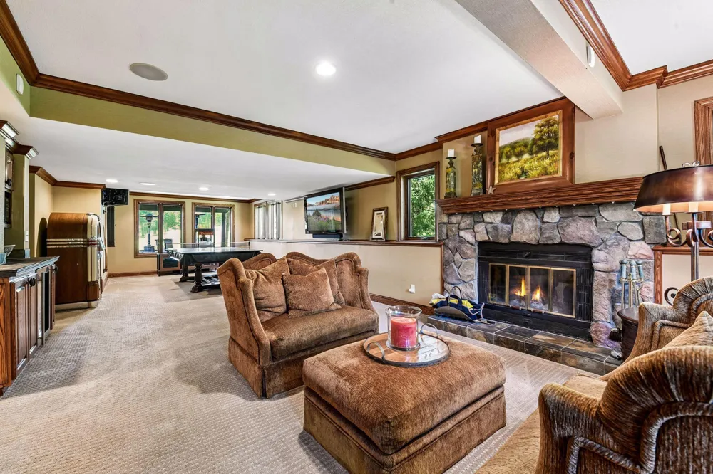 2890 Autumn Woods Drive Chaska, MN 55318