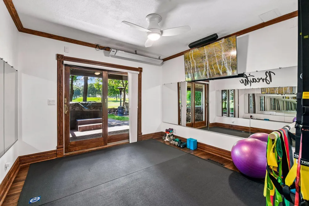 2890 Autumn Woods Drive Chaska, MN 55318