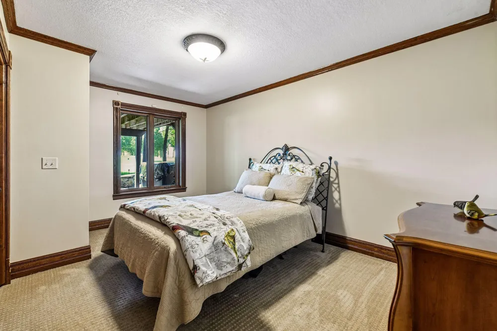 2890 Autumn Woods Drive Chaska, MN 55318