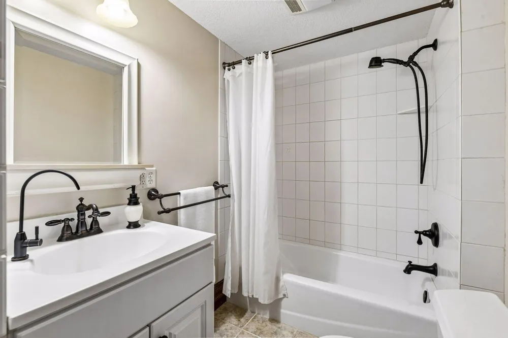 2890 Autumn Woods Drive Chaska, MN 55318