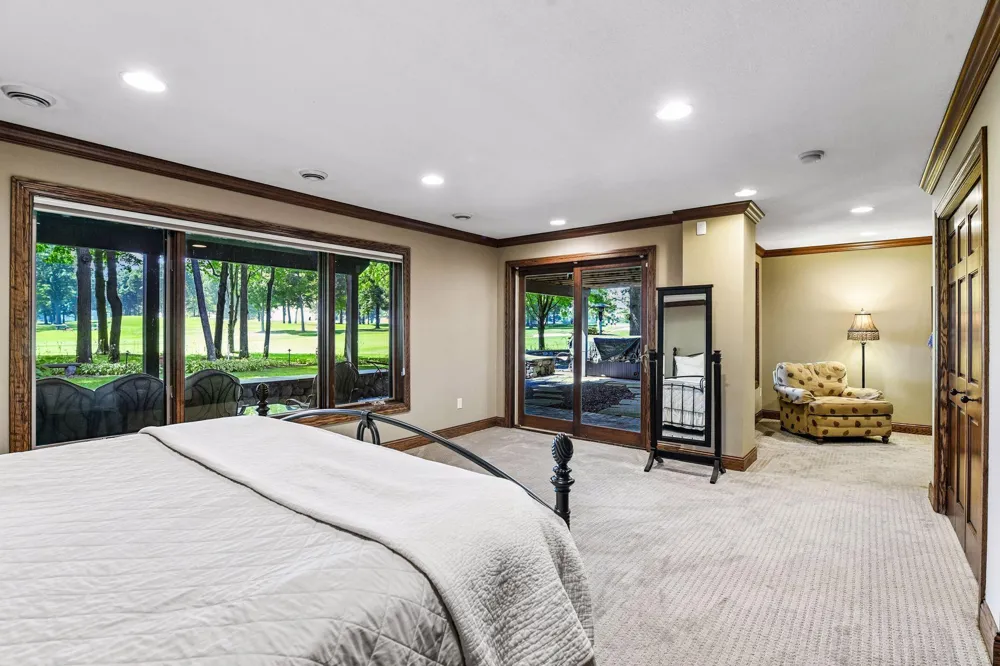 2890 Autumn Woods Drive Chaska, MN 55318