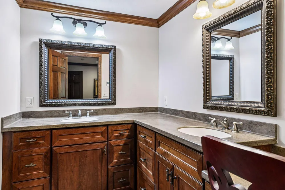 2890 Autumn Woods Drive Chaska, MN 55318