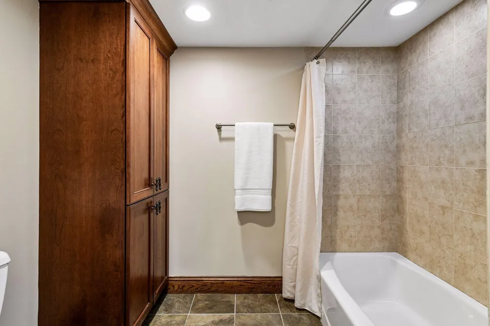 2890 Autumn Woods Drive Chaska, MN 55318