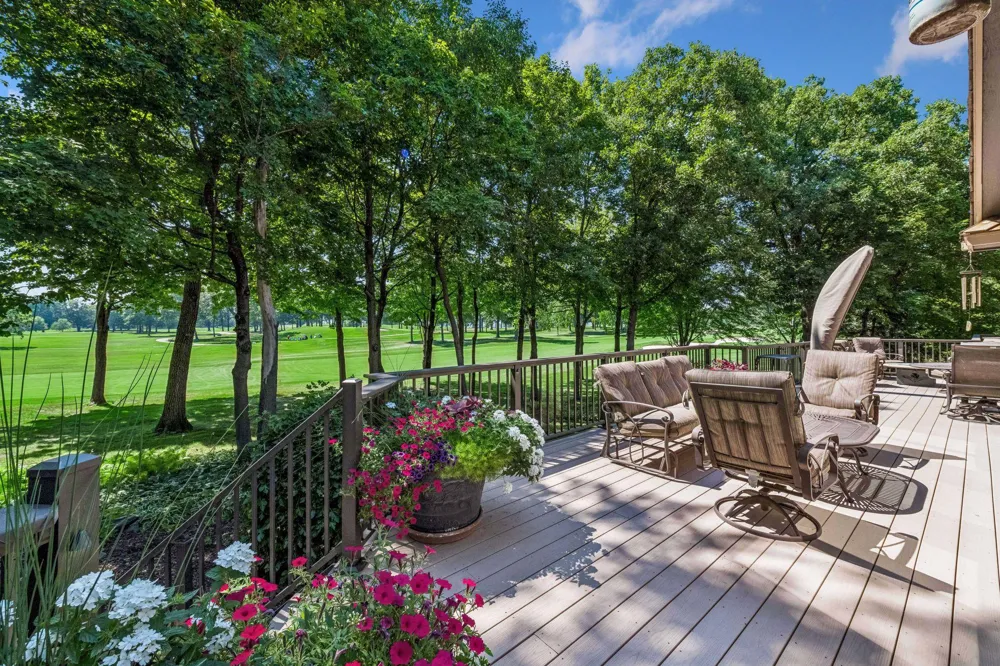 2890 Autumn Woods Drive Chaska, MN 55318