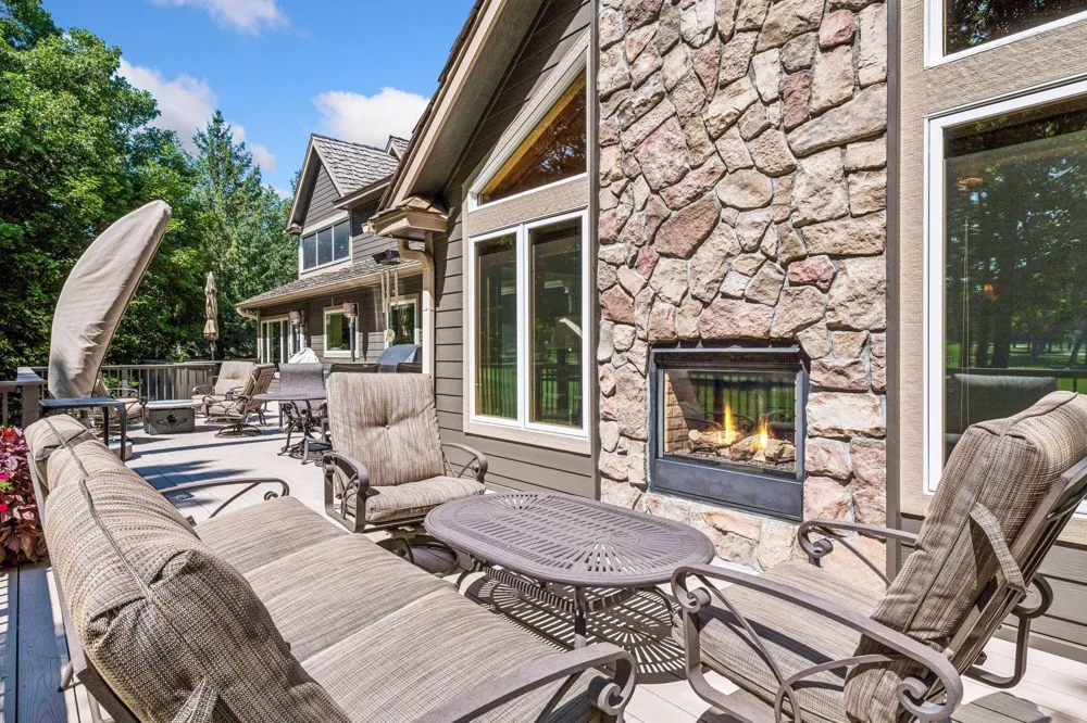 2890 Autumn Woods Drive Chaska, MN 55318