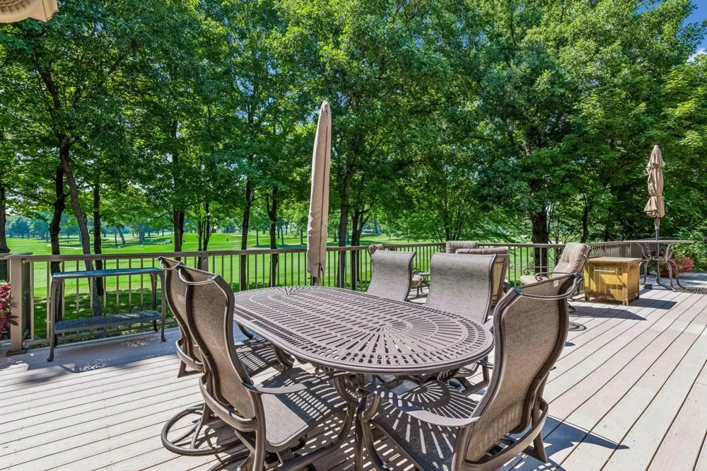 2890 Autumn Woods Drive Chaska, MN 55318